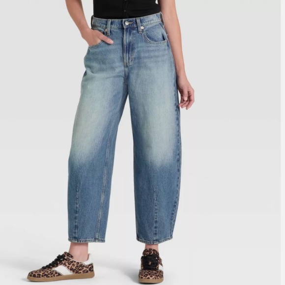 Barrel Leg Jeans NWT size 6 - Picture 1 of 3